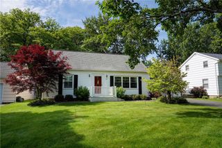 155 Lake Meadow Drive, Greece, NY 14612