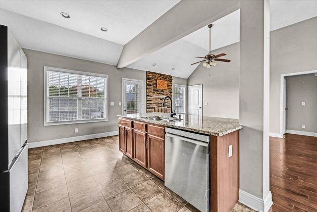 410 River Heights Dr, Clarksville, TN 37040
