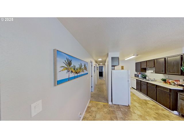 2751 W LORRAINE Ave, Roseburg, OR 97471