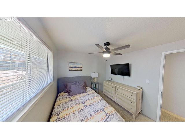 2751 W LORRAINE Ave, Roseburg, OR 97471