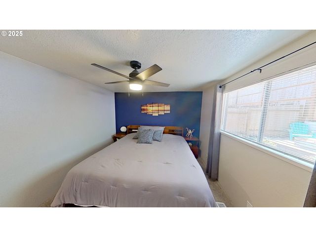 2751 W LORRAINE Ave, Roseburg, OR 97471