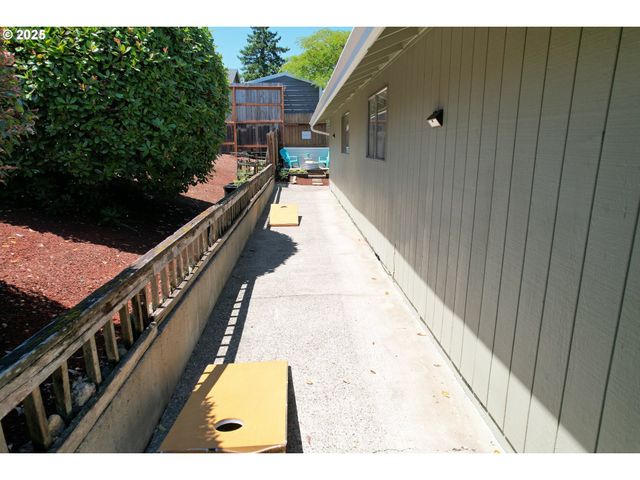 2751 W LORRAINE Ave, Roseburg, OR 97471