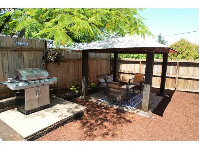2751 W LORRAINE Ave, Roseburg, OR 97471