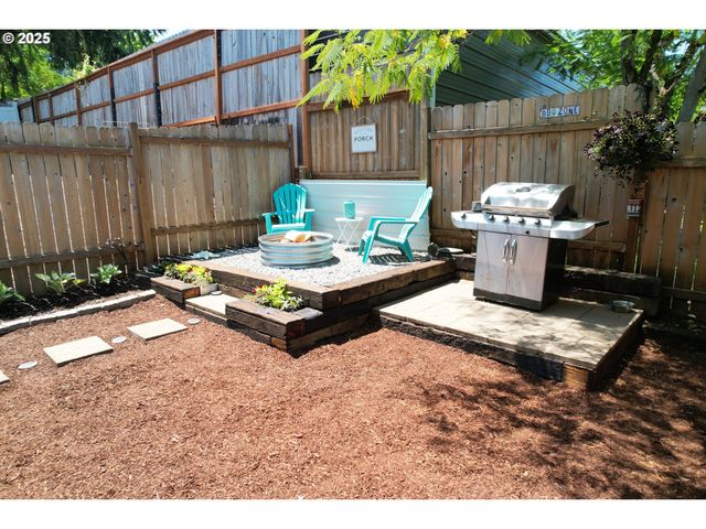 2751 W LORRAINE Ave, Roseburg, OR 97471