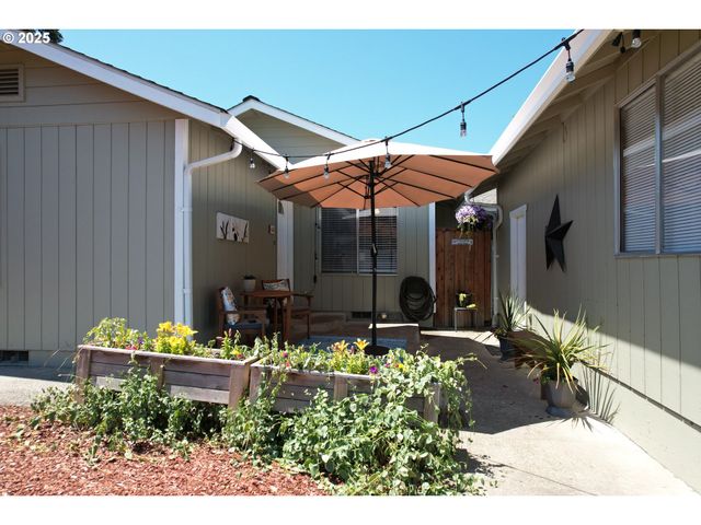 2751 W LORRAINE Ave, Roseburg, OR 97471