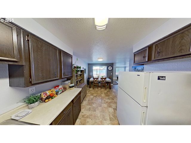2751 W LORRAINE Ave, Roseburg, OR 97471