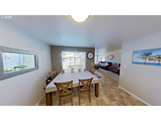 2751 W LORRAINE Ave, Roseburg, OR 97471