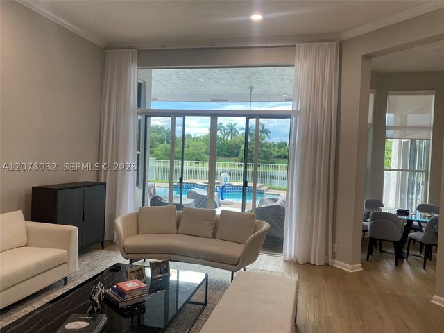 1360 Victoria Isle Dr, Weston, FL 33327