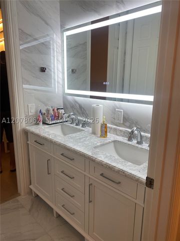 1360 Victoria Isle Dr, Weston, FL 33327