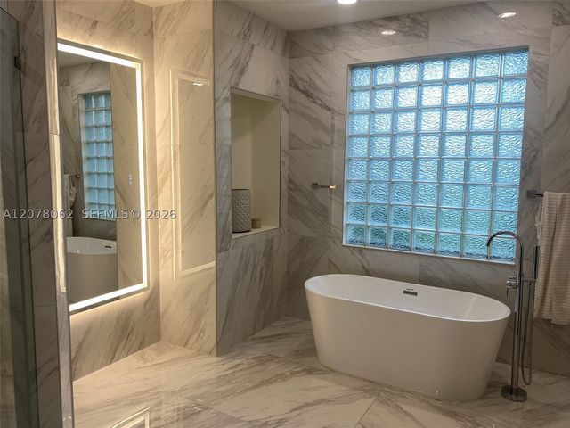 1360 Victoria Isle Dr, Weston, FL 33327