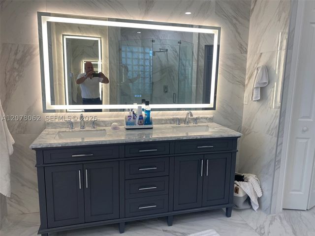1360 Victoria Isle Dr, Weston, FL 33327