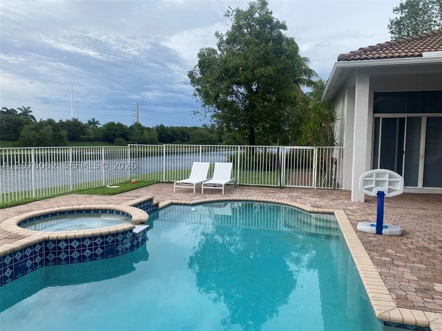 1360 Victoria Isle Dr, Weston, FL 33327