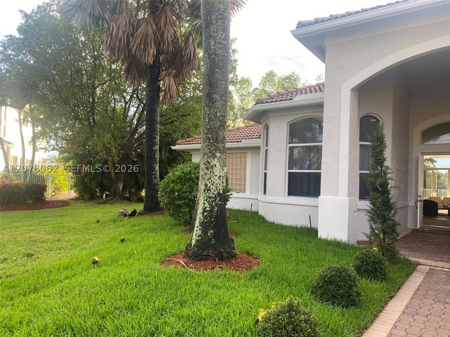 1360 Victoria Isle Dr, Weston, FL 33327