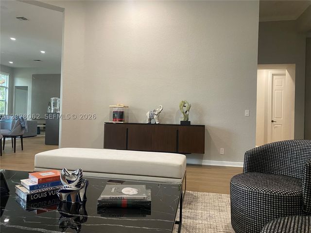 1360 Victoria Isle Dr, Weston, FL 33327
