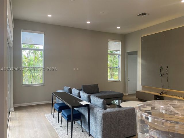 1360 Victoria Isle Dr, Weston, FL 33327