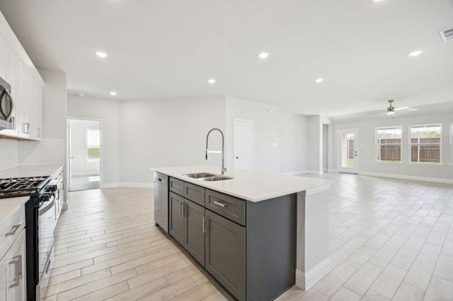 409 Oceania Lane, Seagoville, TX 75159