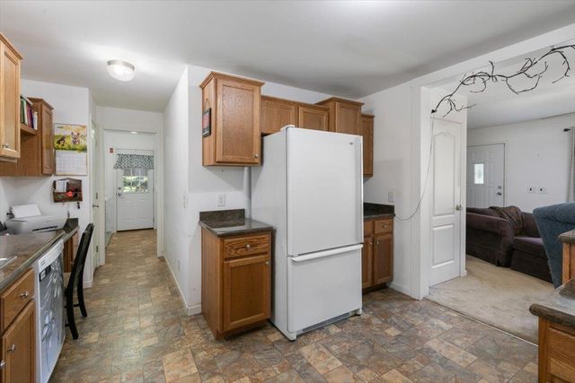 25 Ridgefield Drive, Nashua, NH 03062