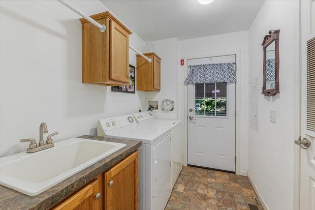 25 Ridgefield Drive, Nashua, NH 03062