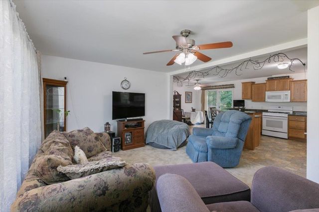 25 Ridgefield Drive, Nashua, NH 03062