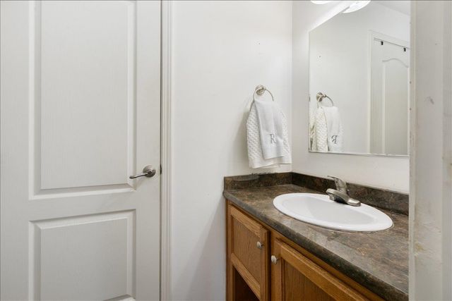 25 Ridgefield Drive, Nashua, NH 03062