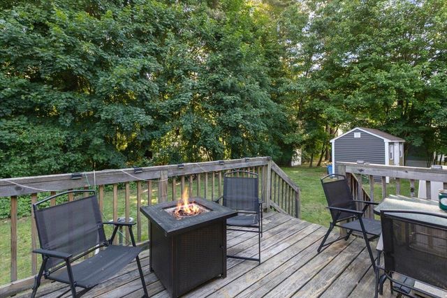 25 Ridgefield Drive, Nashua, NH 03062