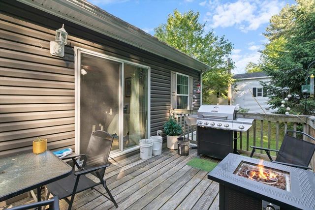 25 Ridgefield Drive, Nashua, NH 03062