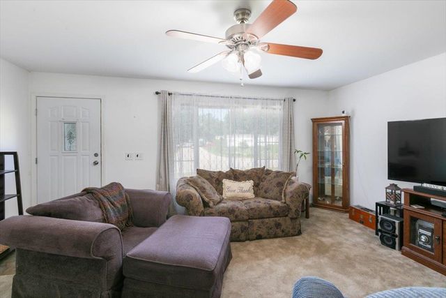 25 Ridgefield Drive, Nashua, NH 03062