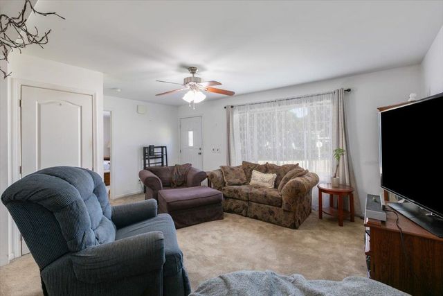 25 Ridgefield Drive, Nashua, NH 03062
