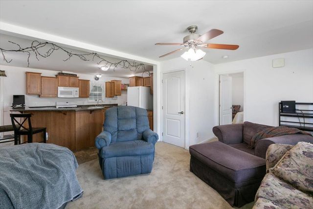 25 Ridgefield Drive, Nashua, NH 03062