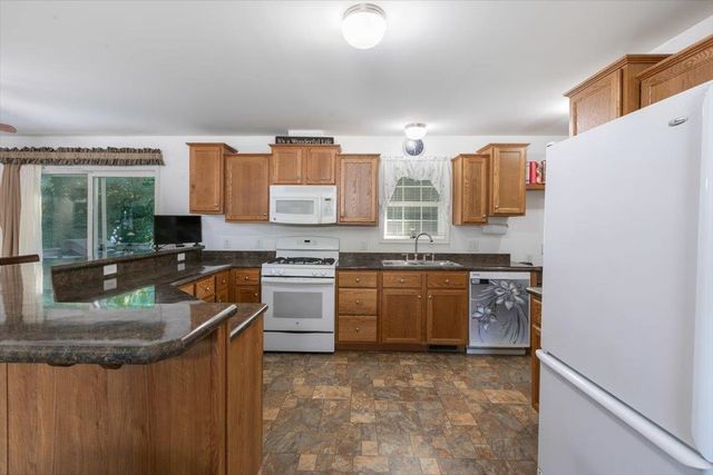 25 Ridgefield Drive, Nashua, NH 03062