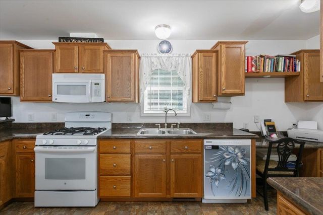 25 Ridgefield Drive, Nashua, NH 03062