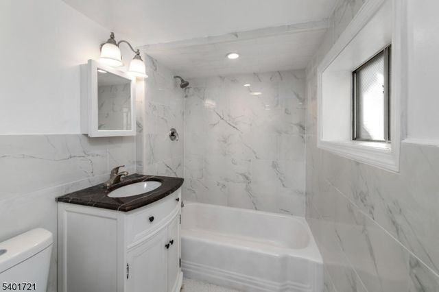 32 E Park Dr, West Milford Twp., NJ 07480