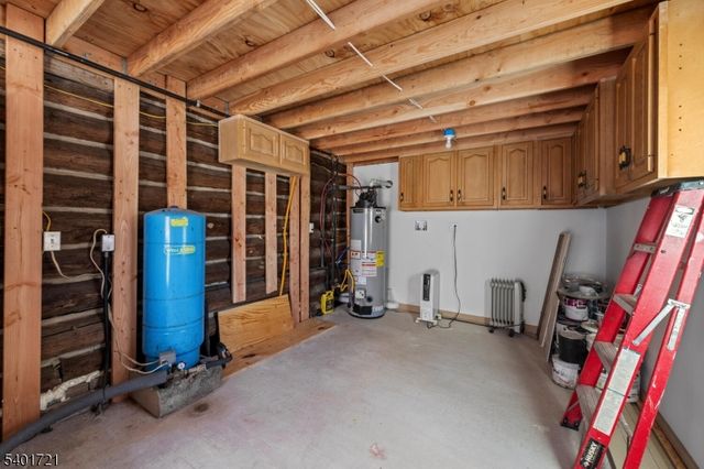 32 E Park Dr, West Milford Twp., NJ 07480