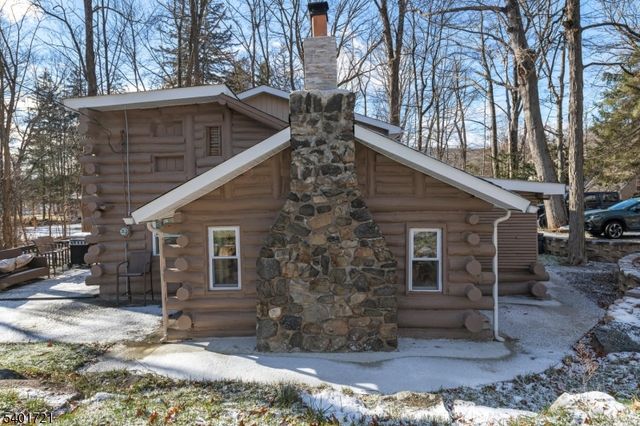 32 E Park Dr, West Milford Twp., NJ 07480