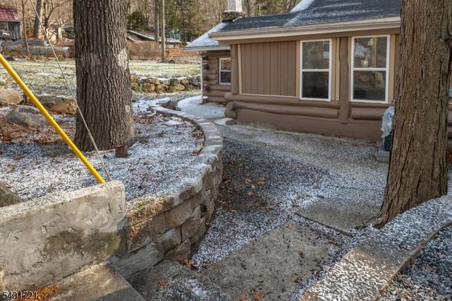 32 E Park Dr, West Milford Twp., NJ 07480