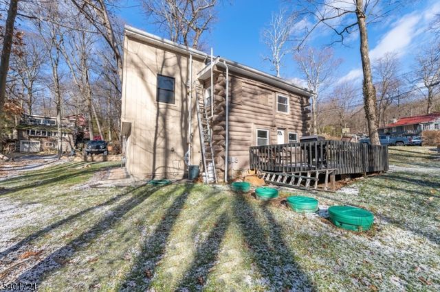 32 E Park Dr, West Milford Twp., NJ 07480