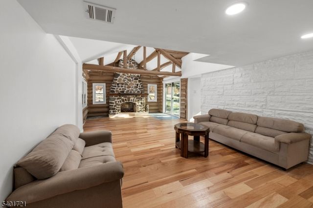 32 E Park Dr, West Milford Twp., NJ 07480