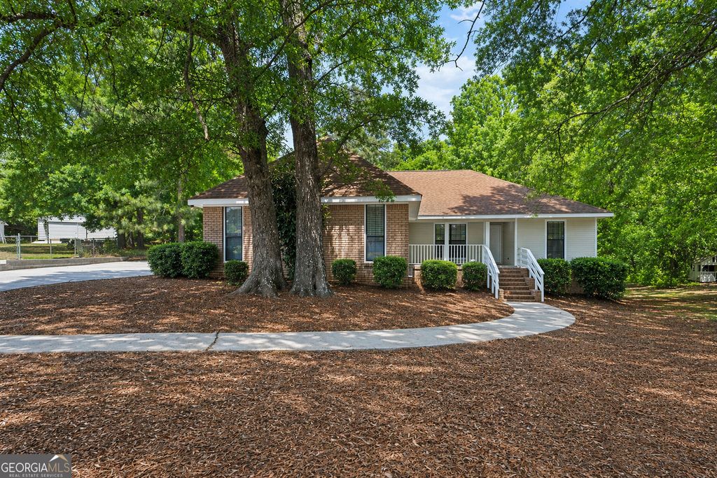 104 Lori Court, Warner Robins, GA 31093