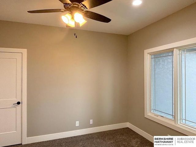 21814 Parkview Drive, Gretna, NE 68028