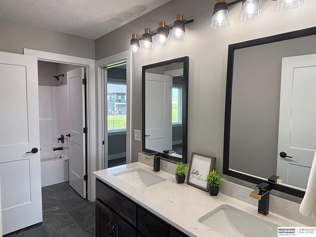 21814 Parkview Drive, Gretna, NE 68028