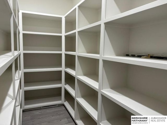 21814 Parkview Drive, Gretna, NE 68028