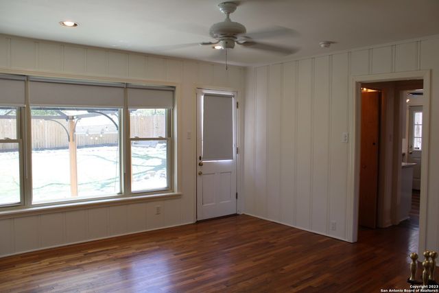 140 Arvin Dr, Terrell Hills, TX 78209