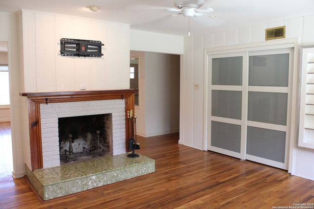 140 Arvin Dr, Terrell Hills, TX 78209