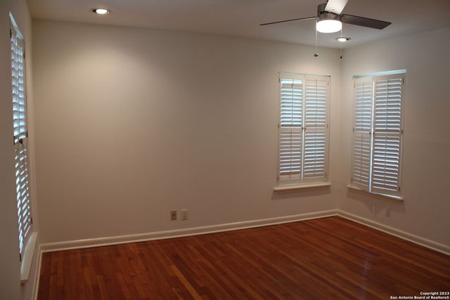 140 Arvin Dr, Terrell Hills, TX 78209