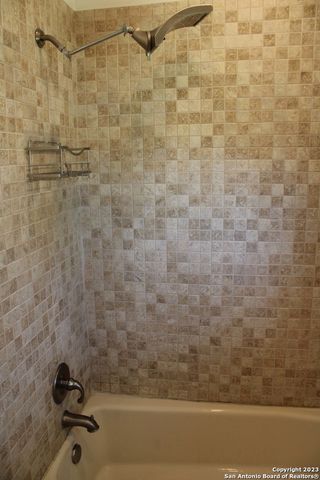 140 Arvin Dr, Terrell Hills, TX 78209