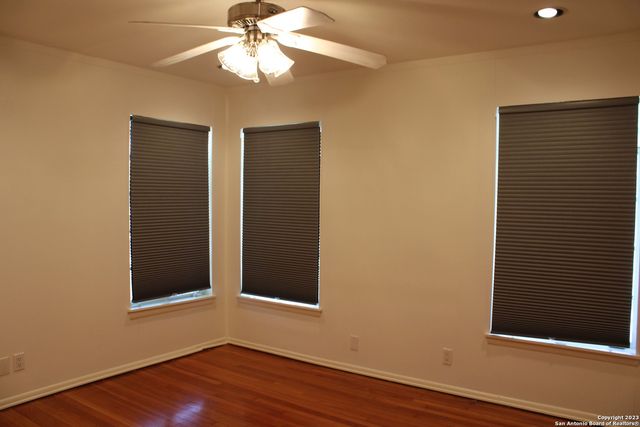 140 Arvin Dr, Terrell Hills, TX 78209