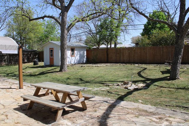 140 Arvin Dr, Terrell Hills, TX 78209