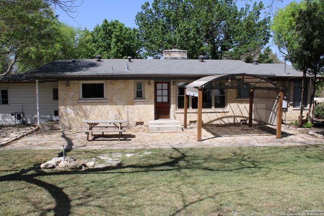 140 Arvin Dr, Terrell Hills, TX 78209