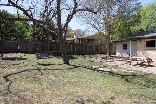 140 Arvin Dr, Terrell Hills, TX 78209