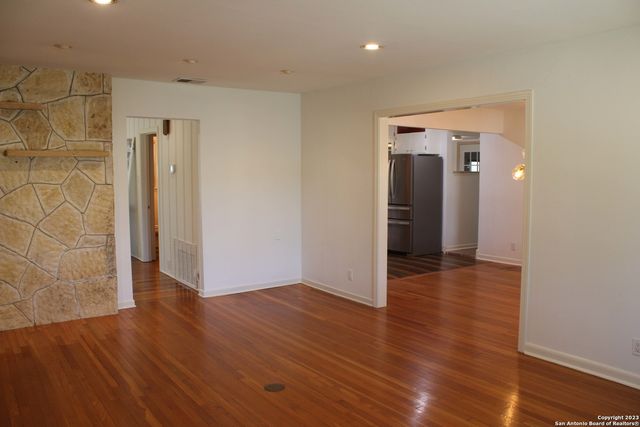 140 Arvin Dr, Terrell Hills, TX 78209